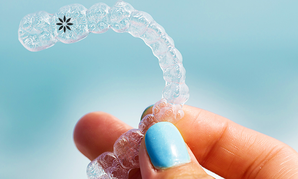 Why Straighten Your Smile with Invisalign: Discover the Benefits of Healthy Teeth